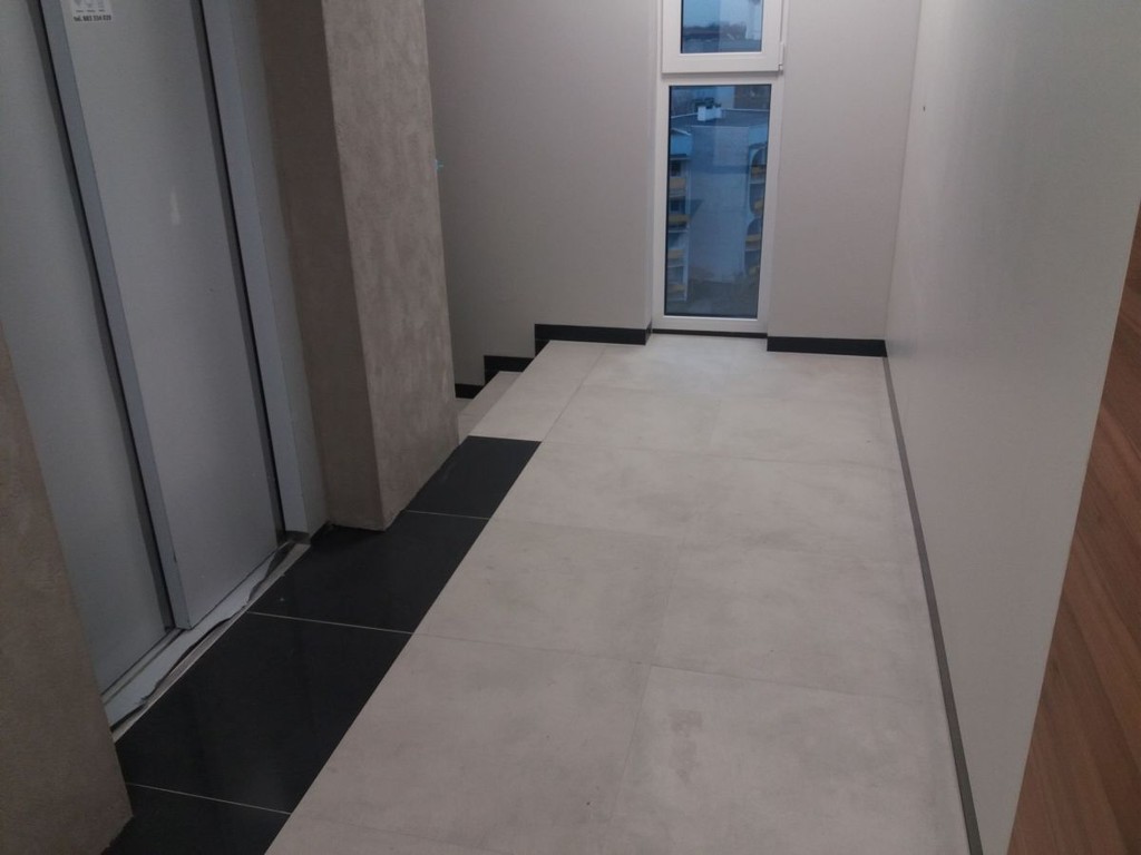 Miejsce Postojowe i 2 balkony.. - Więcej