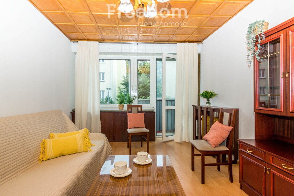 2 pokoje 39,2 m² do remontu, umeblowane, 1. piętro
