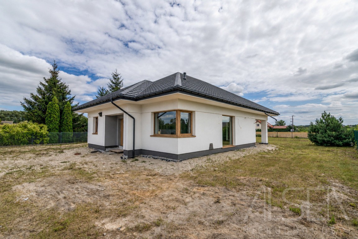Nowy dom parterowy w stanie deweloperskim