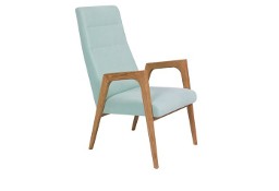 NANO Fotel - fotel z wysokim oparciem i drewnianymi poręczami 
