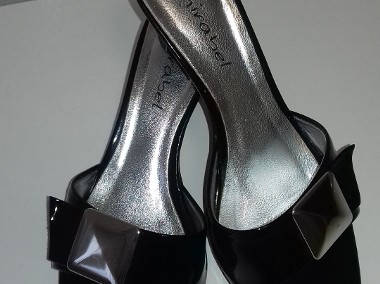 Buty damskie – skórzane klapki, czarne „Mirabel”, do sprzedania-1