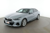 BMW SERIA 5 VII (F90) M Sport skóra grzane fotele asystenci kamera 360 virtual czujniki te