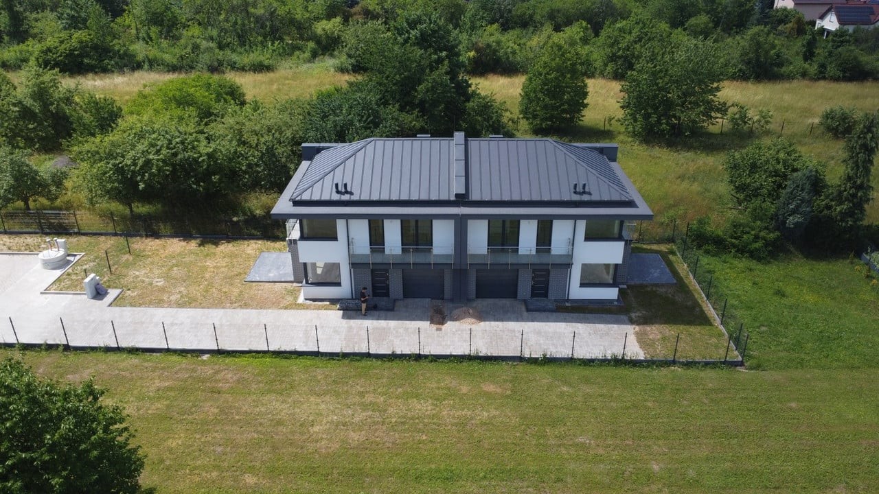 Nowe domy w zabudowie bliźniaczej, podłogówka, pompa ciepła, KSM