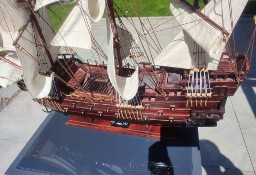 Drewniana replika statku żaglowego "Mirage Circa 1698"