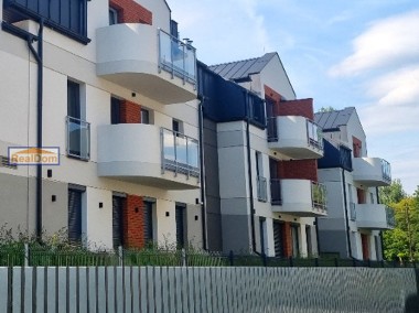 Piękny 2 pokojowy apartament na Woli Justowskiej z balkonami i garażem-1