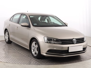 Volkswagen Jetta VI , Salon Polska, Klima, Parktronic, Podgrzewane siedzienia-1