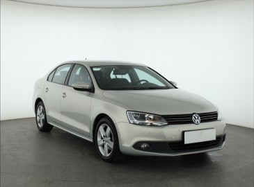 Volkswagen Jetta VI , Salon Polska, Klima, Tempomat, Parktronic,
