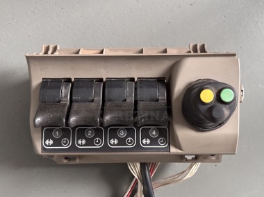 Case Magnum Puma Joystick Panel Przełącznik Przycisk 90493671 84208739-1