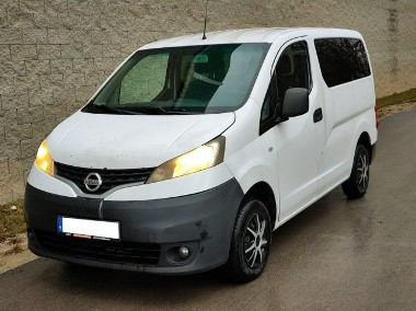 Nissan NV200-1