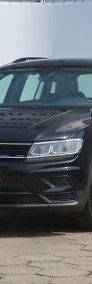 Volkswagen Tiguan , Salon Polska, VAT 23%, Klimatronic, Tempomat, Parktronic,-3