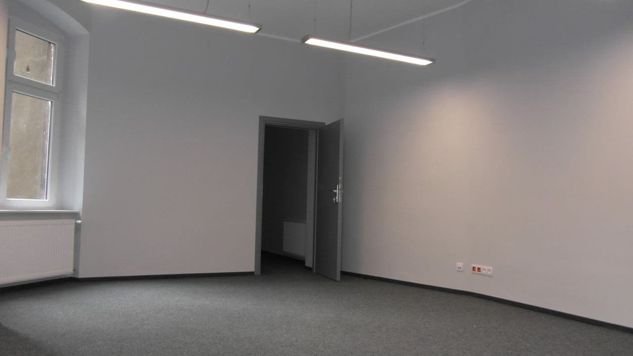 Przestronne biuro w ścisłym centrum, budynek z windą. - Widok 5