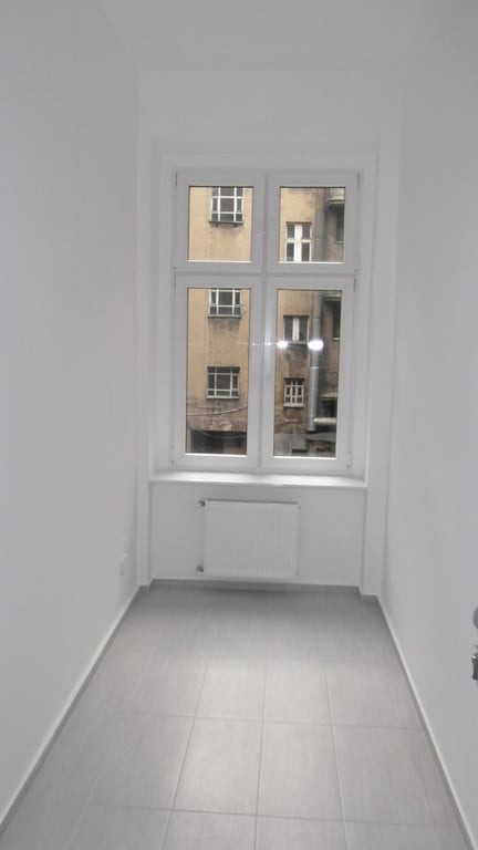 Przestronne biuro w ścisłym centrum, budynek z windą. - Więcej