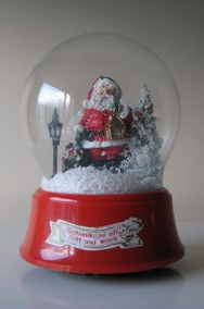 Duża obracająca się i świecąca kula śnieżna z pozytywką – św. Mikołaj -2