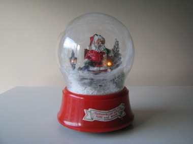 Duża obracająca się i świecąca kula śnieżna z pozytywką – św. Mikołaj -1