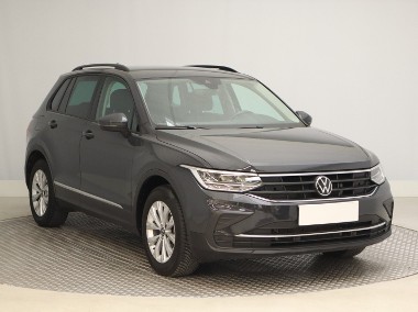 Volkswagen Tiguan , Salon Polska, Serwis ASO, DSG, VAT 23%, Klimatronic,-1