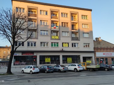 Centrum Pabianic 175m2 (100+75m2) sklep oraz biura 12-21m2-1