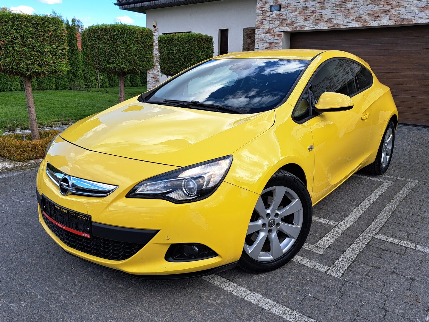 Opel Astra J GTC 1,6TURBO 180PS Navi, SERVIS itd...