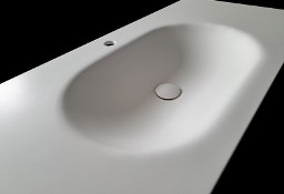 Umywalka łazienkowa wyginana z blatu kompozytowego, na wymiar