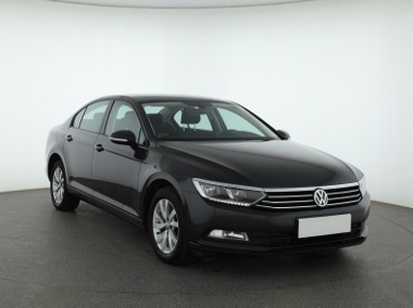 Volkswagen Passat B8 , Salon Polska, Navi, Klimatronic, Tempomat, Parktronic-1