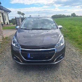 Pierwszy właściciel samachod zakupiony w salonie