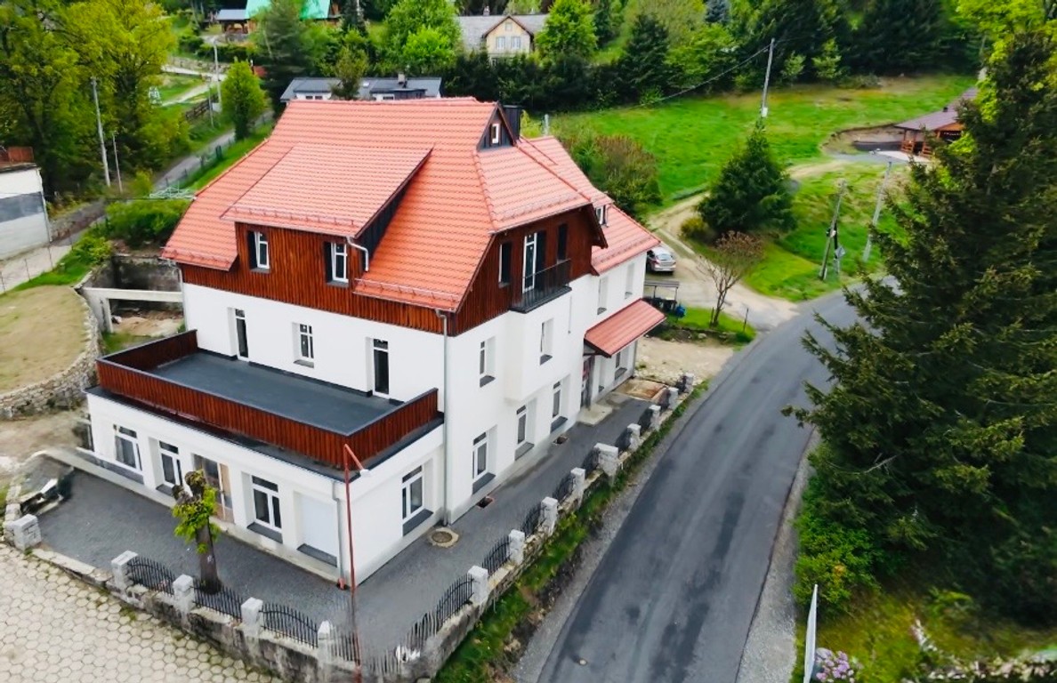 Dom na sprzedaż, 9 pokoi, 690 m², Przesieka