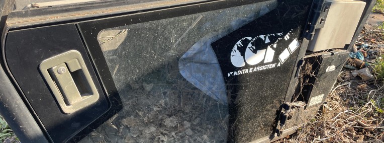 CAT TH360 - ładowarka - drzwi dolne-1