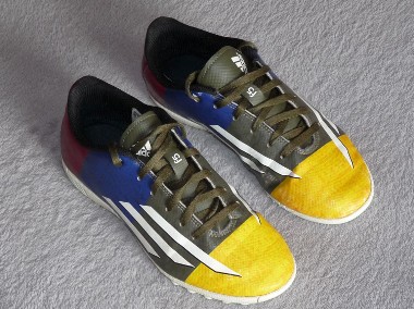 Buty sportowe Adidas do piłki nożnej dla chłopca rozm. 36 mało używane-1