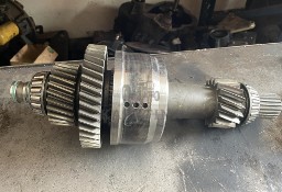 JCB 535 527 - wałek skrzyni biegów 459M5153