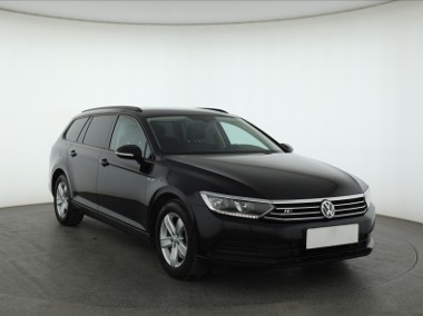 Volkswagen Passat B8 , Salon Polska, Navi, Klimatronic, Tempomat, Parktronic-1