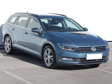 Volkswagen Passat B8 , Salon Polska, Navi, Klimatronic, Tempomat, Parktronic-1