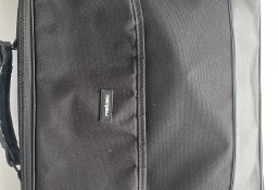 Laptop Asus VivoBook MAX z torbą, myszką przewodową i kablem ładującym