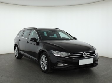 Volkswagen Passat B8 , Automat, Navi, Klimatronic, Tempomat, Parktronic,-1