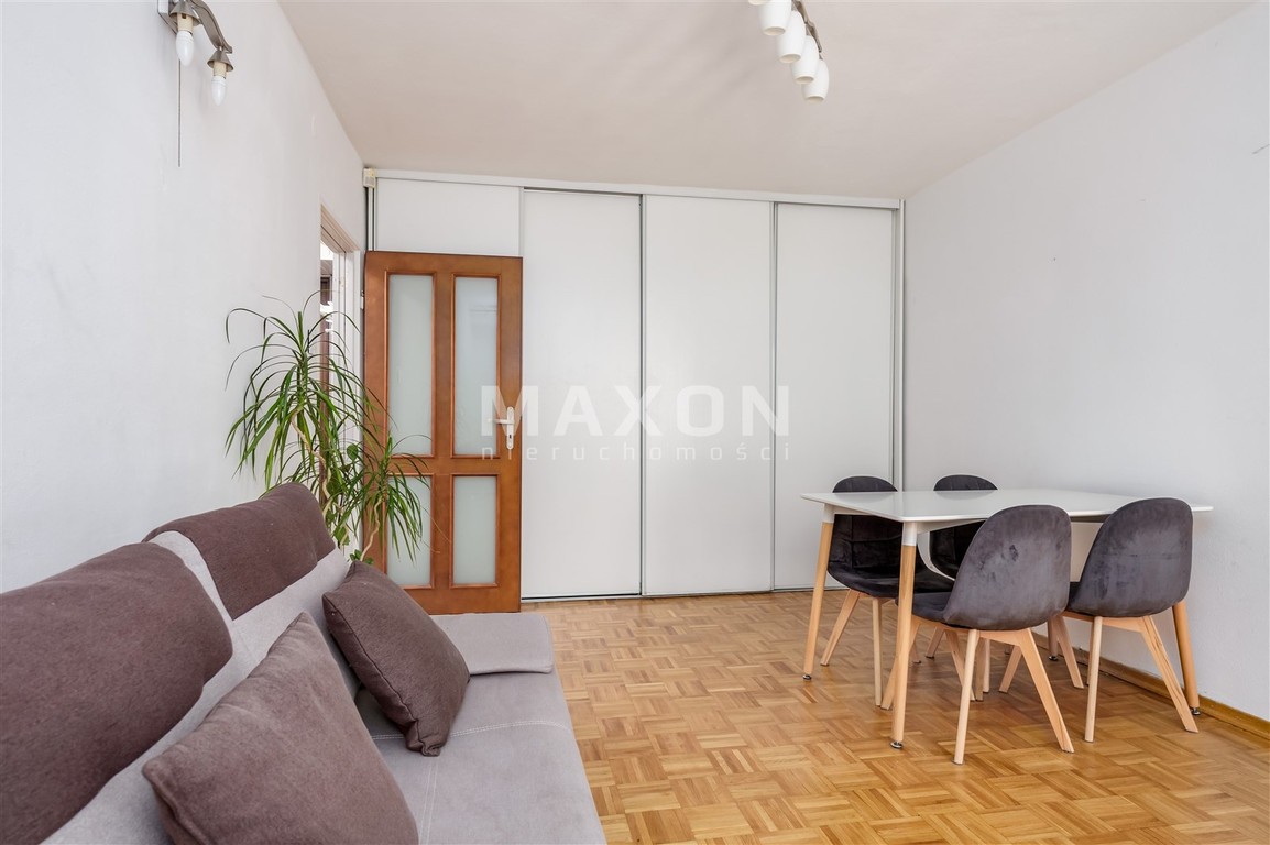 Balkon, miejsce postojowe, przy parku - Widok 3