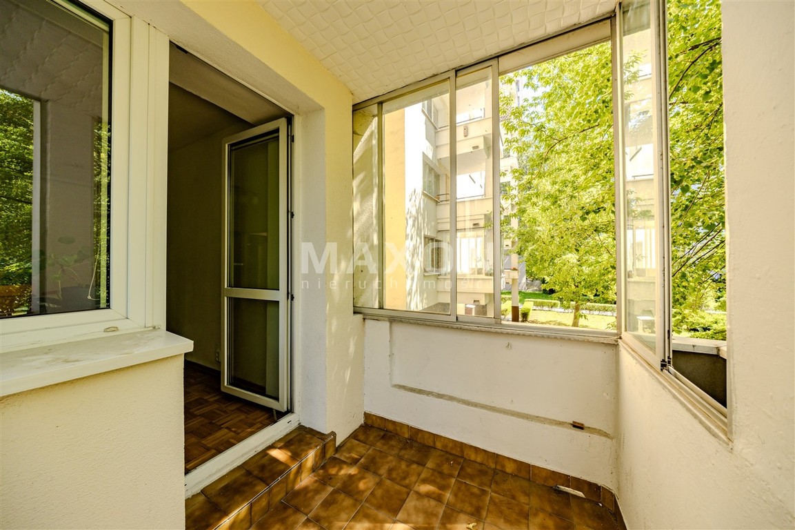 Balkon, miejsce postojowe, przy parku - Widok 4