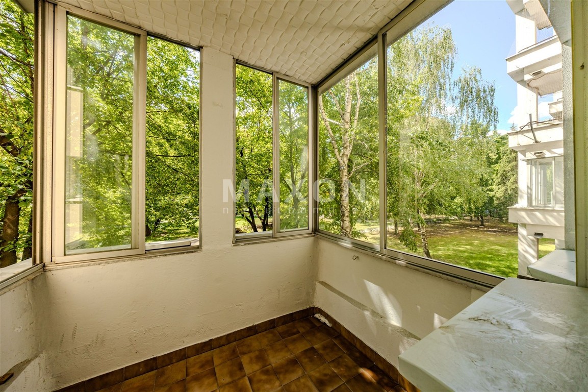 Balkon, miejsce postojowe, przy parku - Widok 5