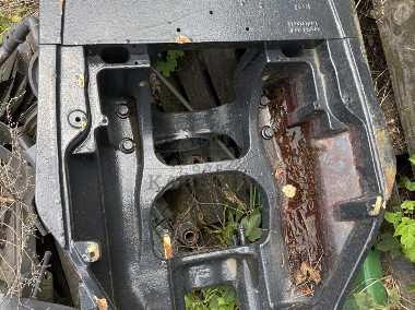 Massey Fergusson 5000 serie - support osi przedniej 4298510M5 4298510M8-1