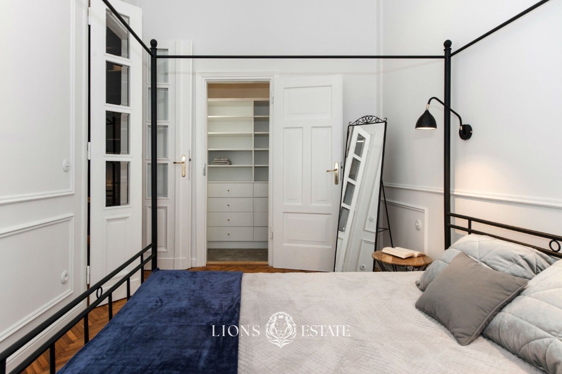 Apartament w kamienicy przy Placu Unii Lubelskiej - More
