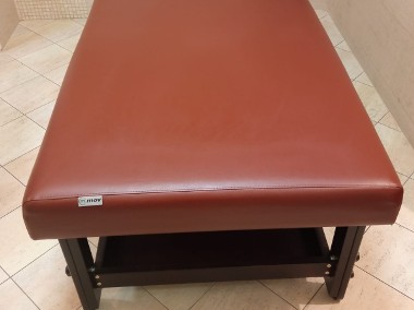 Stół do masażu profesjonalny,duży,drewniany firmy MOV-1