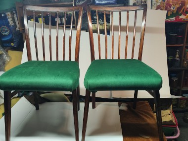 Krzesła drewniane tapicerowane -1
