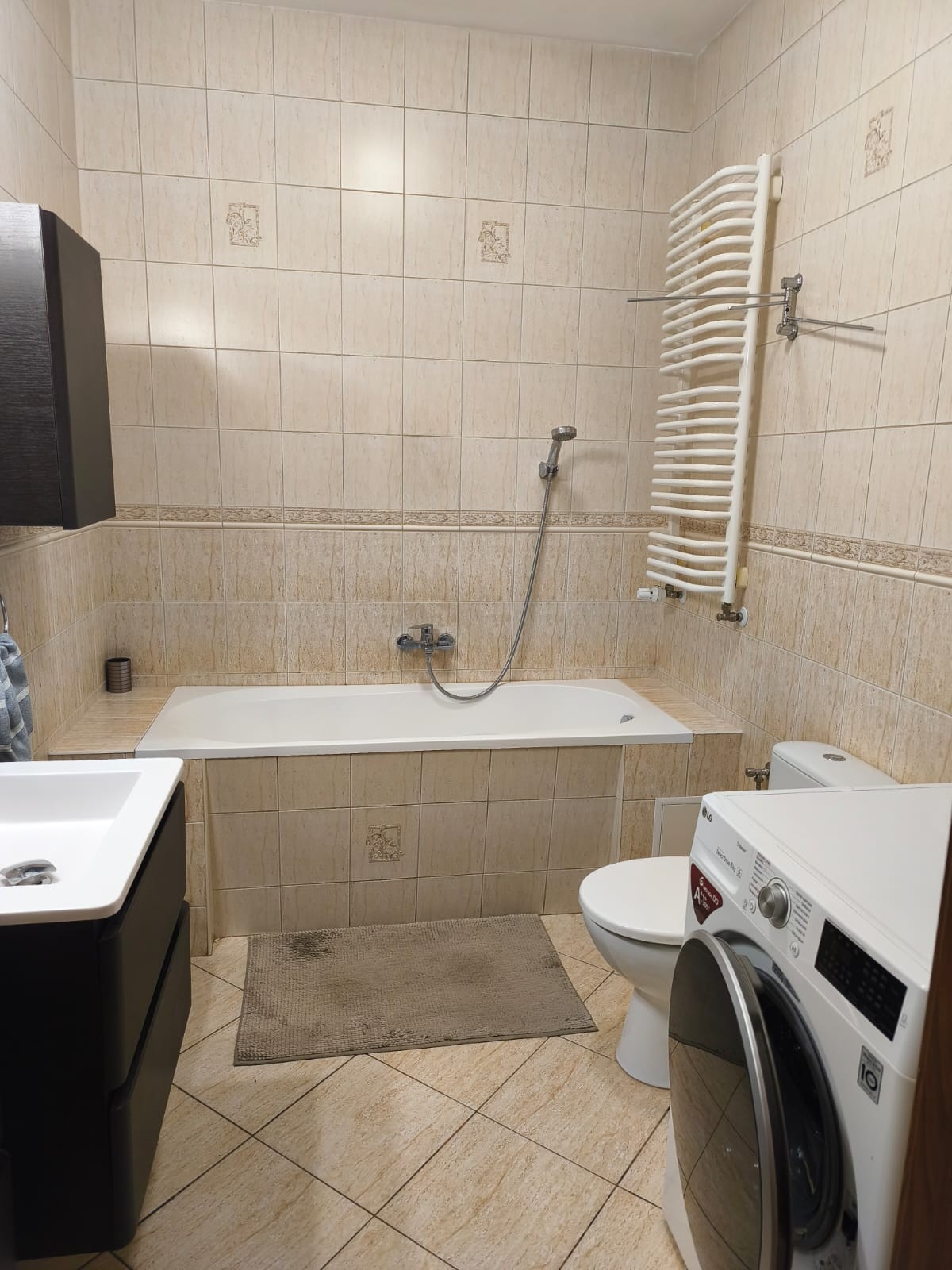 61 m² | 2 pokoje | PKP 7 min | klimatyzacja I zamknięte osiedle | loggia | las - Więcej