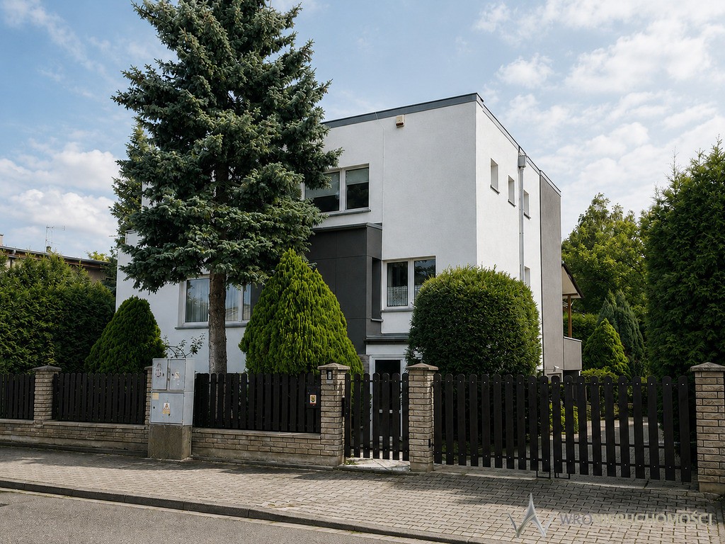 Na sprzedaż I Willa przy Al. Piastów I 340 m2