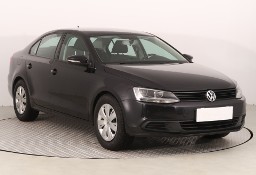 Volkswagen Jetta VI , Salon Polska, Klima, Parktronic, Podgrzewane siedzienia