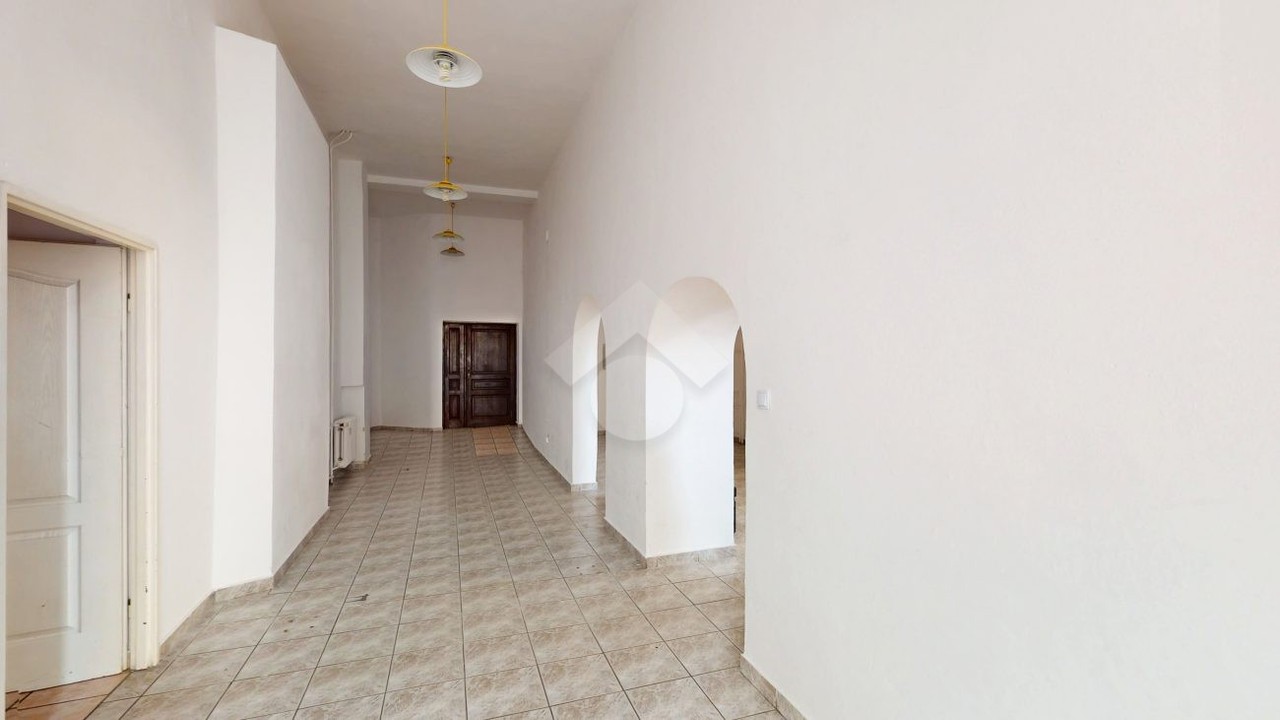 Lokal użytkowy | Witryna | Duża sala sprzedaży – další