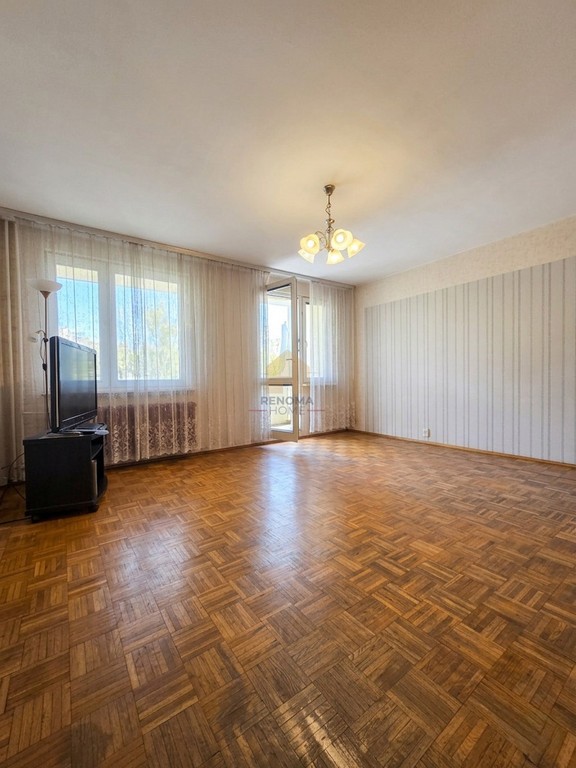 3 pokoje + balkon, 68m2, parking, do remontu