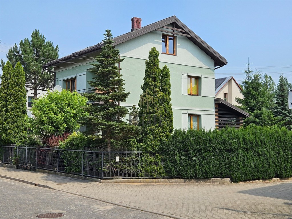 Klimatyczny dom z pięknym ogrodem i letnią kuchnią