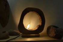 Lampa z drewnianego plastra