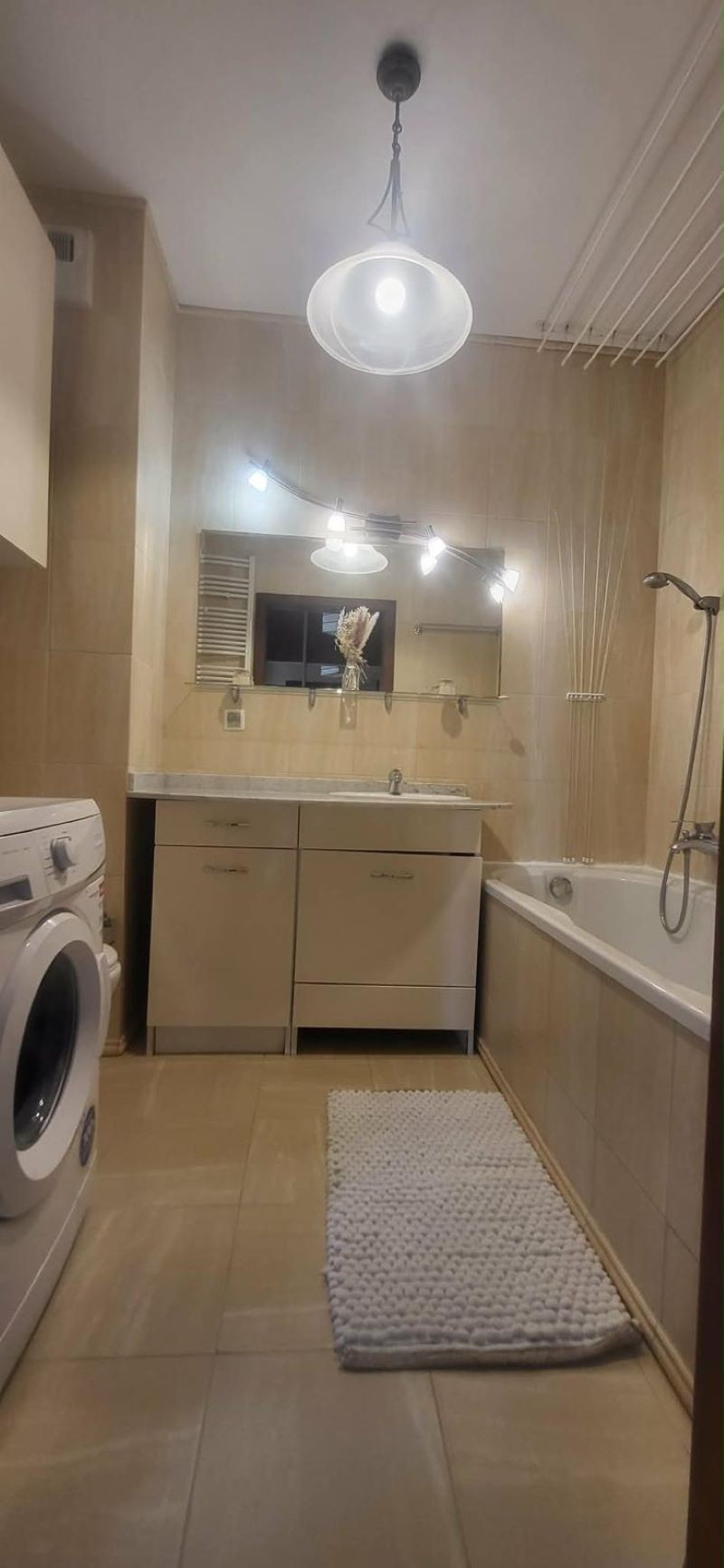 2-pokojowe jasne mieszkanie z dużym balkonem i garażem – další