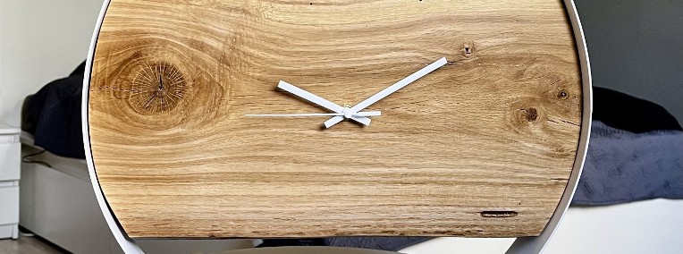 Biały zegar ścienny z elementami drewna 40 cm-1
