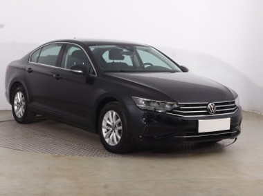 Volkswagen Passat B8 , Salon Polska, Automat, VAT 23%, Klimatronic, Tempomat,-1
