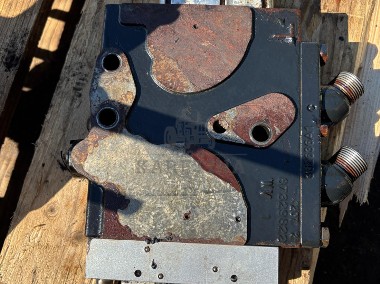 CNH Case Puma / New Holland 230 Sekcja Rozdzielacza 87330318 87329822 51443156-1